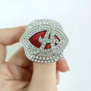 Anillo de Moda Masculino Alabama/SABAN 2023, Chapado en Negro, Aleación, Geométrico, con Cristales y Diamantes de Imitación, Anillo de Campeones - Product Image 1