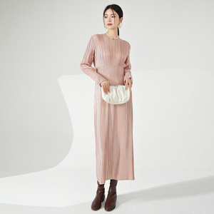 Ropa de Mujer al por Mayor, Vestido Maxi Casual para Mujer, Vestido Plisado Metálico Brillante con Cintura Fruncida, Vestido Plisado Miyake que Estiliza la Figura - Product Image 6