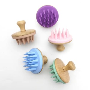 Venta al por mayor Masajeador de cuero cabelludo Cepillo de masaje de cuero cabelludo Cepillo de Peine de silicona para el crecimiento del cabello - Product Image 1