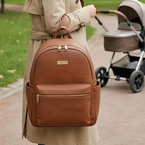 Sac à dos de maternité personnalisé en similicuir vegan de qualité supérieure pour maman, papa et parents - Product Image 1