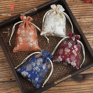 Sac de rangement pour bijoux et accessoires en satin chinois recyclable avec pochette à cordon brodée - Product Image 3