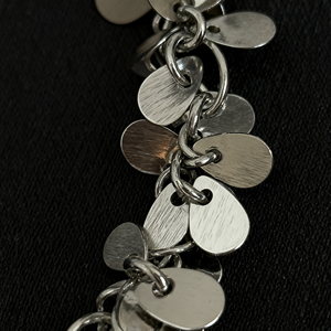 Latón Joyería Al por mayor nicho de moda de lujo romántico platino Chapado en forma especial racimo pulsera de múltiples pétalos decoración de noticias - Product Image 4