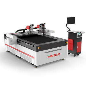 Machine de découpe de feutre PET à couteau oscillant pour panneaux d'<span class=keywords><strong>isolation</strong></span> en mousse numérique et panneaux acoustiques, avec 2 têtes indépendantes - Product Image 1