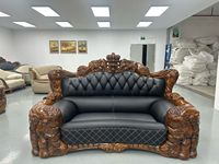 Sofá Chesterfield Tradicional Europeo de Lujo, de Madera Maciza, Hecho a Mano, con Respaldo Tapizado en Cuero PU Negro Ovalado, de Tres Plazas, para Sala de Estar