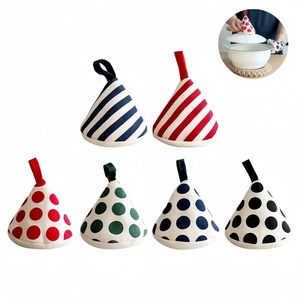 Guante de Cocina Triangular Antideslizante con Aislamiento Térmico, Resistente a Altas Temperaturas, de Algodón, Portátil - Product Image 1