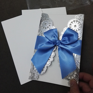 Invito di Nozze in Cartoncino Metallizzato Argento con Taglio Laser, Biglietti d'Invito con Nastro, Busta e Inserto - Product Image 3