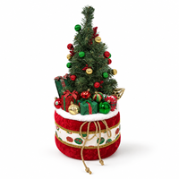 Sapin de Noël artificiel décoré de 60 cm (23,6 pouces) sur base tambour en velours rouge avec ornements cadeaux, décoration de maison pour les fêtes