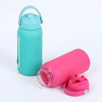 Bouteille d'eau en verre borosilicate personnalisée de 800 ml avec paille et couvercle en silicone pour le sport et le yoga