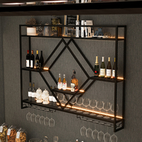 Étagère à vin murale en fer forgé de luxe, style industriel moderne, avec panneaux lumineux, pour comptoir de bar et rangement de spiritueux à domicile