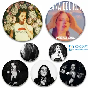 Broche de Lana Del Rey a granel para mujer, broche de botón, insignia de aleación Pop Singer, sombrero de moda, mochila, insignia de botón personalizada, venta al por mayor