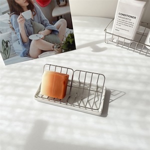 Jabonera de Acero Inoxidable Impermeable con Soporte de Ventosa, Diseño Moderno para Hoteles y Apartamentos, Acabado Metálico con Drenaje - Product Image 3