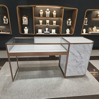 Vente en gros de meubles de bijouterie de luxe Affichage de comptoir de bijoux étanche en acier inoxydable écologique Vitrine avec lumières LED