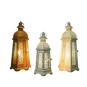 Lanterne marocaine traditionnelle, durable et écologique pour une utilisation à la maison et en extérieur, accent d'éclairage magnifiquement détaillé pour la terrasse et le jardin - Product Image 1