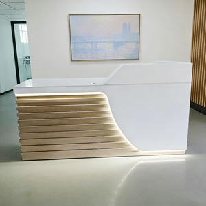 Comptoir <span class=keywords><strong>de</strong></span> réception <span class=keywords><strong>de</strong></span> bureau personnalisable <span class=keywords><strong>de</strong></span> haute qualité, durable, avec mur arrière en bois blanc, design moderne, fabriqué en Chine, emballé pour l'envoi postal - Product Image 2
