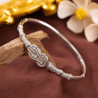 Nouveau Bracelet Trèfle à Quatre Feuilles Porte-Bonheur 2026 pour Femme, Entièrement Sertie de Zircons, Plaqué Or 18K, Design Tendance et Élégant, Bracelet de Luxe, Vente Chaude, Croix