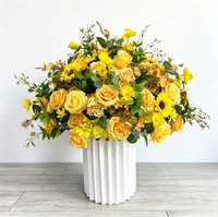 Centre de table personnalisé en forme de boule de tournesol et de roses jaunes artificielles pour anniversaires, remises de diplômes, mariages, événements, fêtes, Noël, restaurants