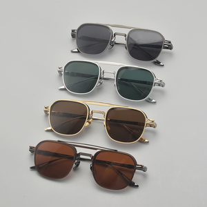 Monturas de <span class=keywords><strong>gafas</strong></span> de titanio ligeras de alta calidad <span class=keywords><strong>para</strong></span> hombre y mujer, monturas de <span class=keywords><strong>gafas</strong></span> de titanio cuadradas, <span class=keywords><strong>gafas</strong></span> con <span class=keywords><strong>Clip</strong></span> de sol magnéticas de lectura personalizada - Product Image 2