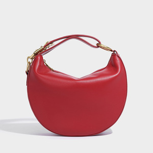 <span class=keywords><strong>Borse</strong></span> firmate mezza luna con manico in pelle sintetica classica borsa da viaggio in pelle <span class=keywords><strong>di</strong></span> <span class=keywords><strong>prima</strong></span> <span class=keywords><strong>classe</strong></span> da donna rossa <span class=keywords><strong>di</strong></span> lusso rotonda Hobo borsa - Product Image 1