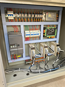 Máquina de Perforación y Fresado CNC Integrada para la Fabricación de Ventanas y Puertas - Product Image 6