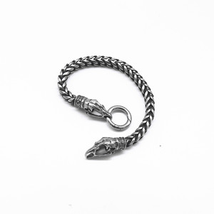 Yunnique - Pulsera de cadena de acero de titanio a la moda, diseño de púas, joyería unisex, lista para enviar - Product Image 4