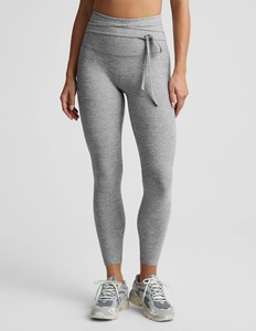 Leggings reciclados con lazo frontal, longitud midi, 87% poliéster, 13% elastano, conjunto de pantalones de yoga con top corto tipo bra, ropa deportiva. - Product Image 6