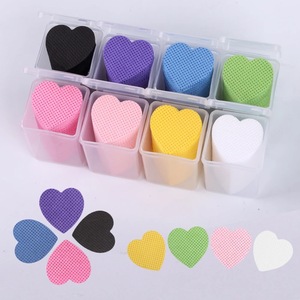 Toallitas de algodón coloridas en forma de corazón para limpiar el pegamento de pestañas y la boca del frasco - Product Image 1