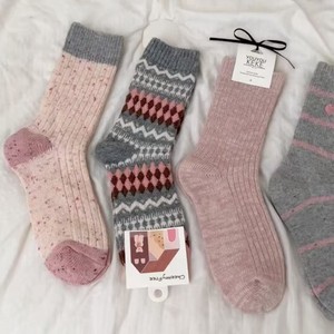Calcetines de media pantorrilla para mujer, estilo coreano, dulces, holgados, térmicos, cálidos, para otoño e invierno, color rosa, gris, con estampado, calcetín largo - Product Image 1