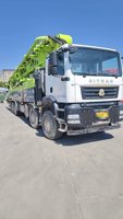 Camion pompe à béton Sitrak 70m d'occasion 2024, châssis à moteur diesel haute efficacité, en stock, prêt à être expédié