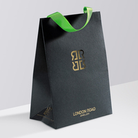 Boîtes cadeaux personnalisées en papier noir avec logo estampé à l'or pour bijoux et parfums, avec col
