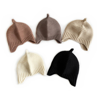 Bonnets personnalisés avec logo, en tricot doux, couleur unie, pour bébé, avec nœud mignon sur le dessus, protection des oreilles, chauds pour l'hiver, bonnets d'hiver pour l'extérieur