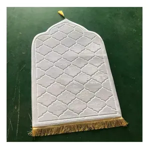 Fabricants chinois tapis de prière personnalisé luxe épais rembourré anti-dérapant tapis de prière tapis musulman islamique tapis de prière avec gland