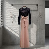 Robe longue élégante pour femme OEM ODM, corsage en dentelle florale noire, jupe en satin rose, robe de soirée de mariage