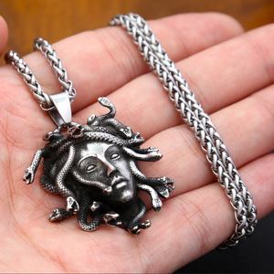 Collar de hombre de acero inoxidable con colgante de Medusa de Yunnique, diseño de cabeza de serpiente, regalo, joyería, accesorio de moda - Product Image 3