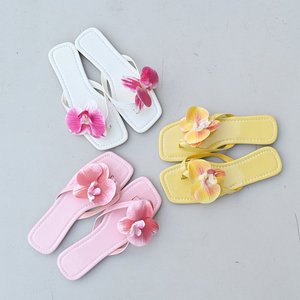 5132-2 Новые летние модные шлепанцы-вьетнамки с цветочным принтом, повседневные пляжные сандалии на плоской подошве, женская обувь больших размеров - Product Image 2