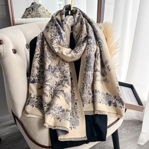 Khăn choàng vuông lớn cao cấp thu đông 2025 dành cho nữ, họa tiết tươi mới đơn giản, chất liệu polyester dày dặn, giữ ấm - Product Image 2