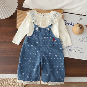 Ensemble 2 pièces pour filles : Haut à manches longues avec col en dentelle et salopette en jean à pois pour le printemps et l'automne - Product Image 1
