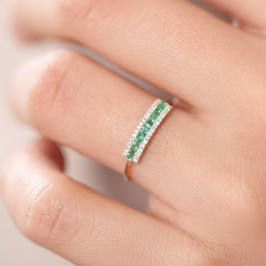 Bague de mariage rayonnante en émeraude verte de laboratoire pour femmes Bague minimaliste Offre Spéciale bijoux de créateur de haute qualité pour femmes Bague de promesse - Product Image 1