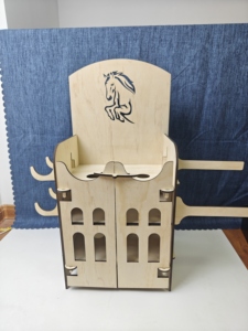 木製ホビーホース厩舎、2頭の馬用、子供のおままごと用おもちゃ厩舎オーガナイザー - Product Image 3