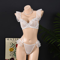 Vente en gros de lingerie de mariée, ensembles de soutien-gorge et culottes en dentelle à volants blancs en 2 pièces pour femmes, sous-vêtements string