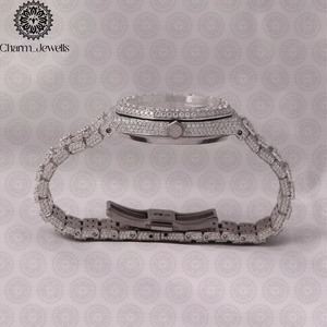Montre en diamant écologique pour homme avec acier inoxydable de qualité supérieure et mouvement à quartz disponible à un prix raisonnable - Product Image 1