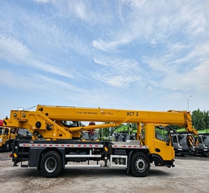 Grue mobile sur camion Weichai Zoomlion XCT12L5-5 de 12 tonnes, flèche compacte et efficace à 5 sections, nouvelle flèche de 38 m de portée pour la construction - Product Image 1