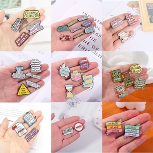 Ensemble de badges en métal personnalisés créatifs épingles courtes d'anniversaire transfrontalières en forme de <span class=keywords><strong>lettre</strong></span> inspirante sur le thème des animaux colorés - Product Image 3