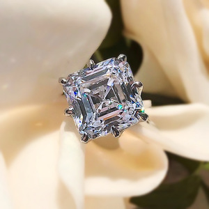 Anello Elegante a Forma Quadrata con Design a Più Punte per Donne - Product Image 1