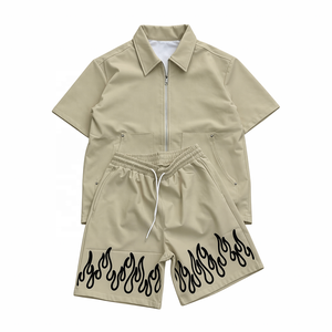 <span class=keywords><strong>Ensemble</strong></span> deux pièces pour <span class=keywords><strong>homme</strong></span> : chemise zippée à col et short imprimé flamme crème avec cordon de serrage et taille élastique – Style streetwear – Fournisseur en gros personnalisé - Product Image 2
