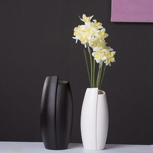 Nordic Creative Black Ceramic Vase With <b>Retro</b> Minimalist Style Hydroponic Function for Living Room Dried Fresh Flower Display - Product Image 3
