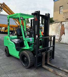 Montacargas Diésel Usado de 3 Toneladas Mitsubishi FD30 con Mástil de Dos Etapas, Desplazador Lateral Hidráulico, Neumáticos Sólidos, Tracción Delantera, 17 km/h - Product Image 2