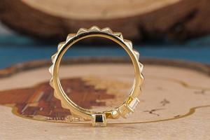 Anillo de Diamantes Elegante Unisex, Joyería Hecha a Mano, Diamantes Brillantes, Diseño Atemporal, Perfecto para Ocasiones Especiales - Product Image 2