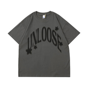 เสื้อยืดผ้าฝ้ายเฮฟวี่เวทผู้ชายแขนสั้นโอเวอร์ไซส์พร้อมแหวนเหล็กตกแต่งลายรอยแตกซัก