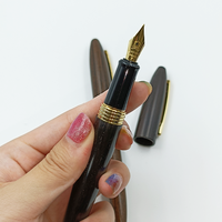 Stylo plume en bois d'apprentissage de bureau d'affaires