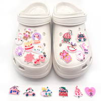 Nouveau rose PVC noël dessin animé sabot chaussure boucle breloques chaussures personnalisées breloques bricolage accessoires enfants Bracelet pour cadeaux de noël